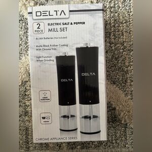 Delta Chrome and Black Electric Mill Set
